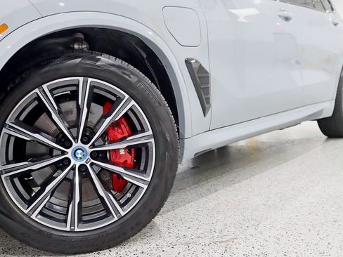 Used 2025 BMW X5 xDrive50e w/ M Sport Package image 4