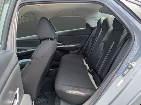 Used 2021 Hyundai Elantra SEL FWD image 12