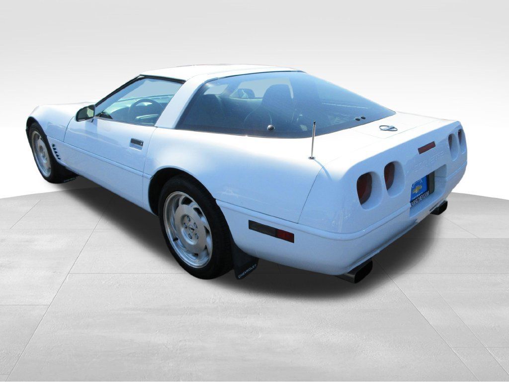 Used 1995 Chevrolet Corvette Coupe RWD image 3