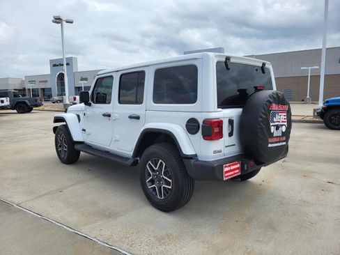 New 2026 Jeep Wrangler Unlimited Sahara AWD/4WD image 3