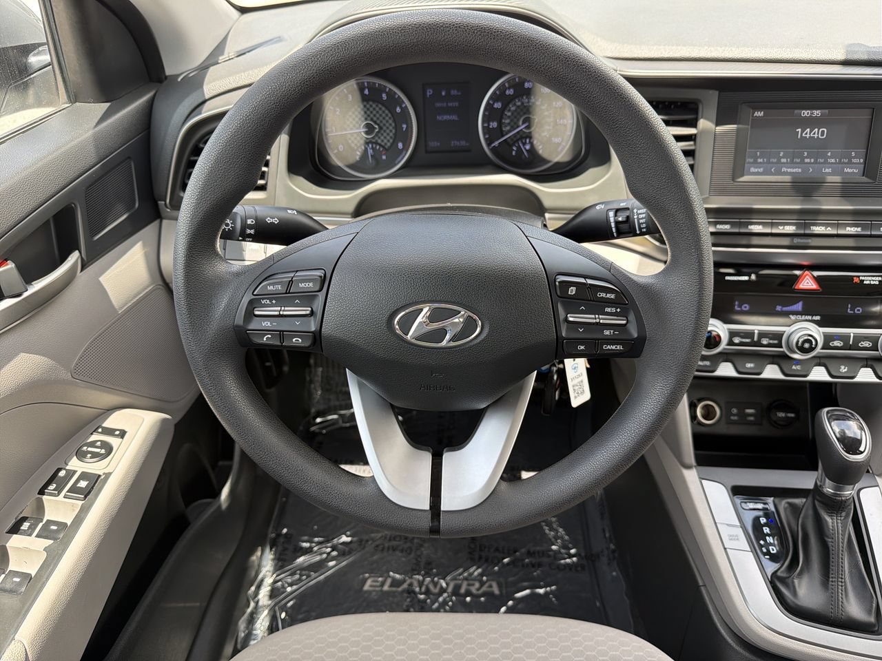 Used 2020 Hyundai Elantra SE FWD image 13