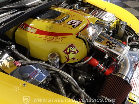 Used 2005 Chevrolet SSR w/ Preferred Equipment Group image 31