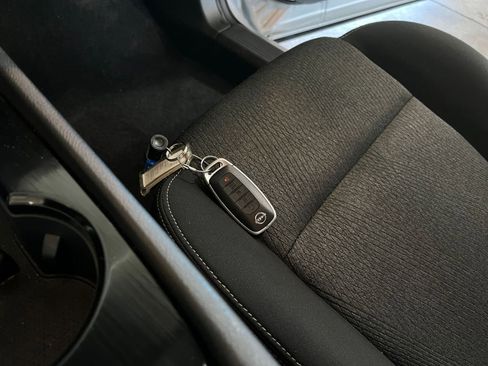 Used 2025 Nissan Rogue SV image 21