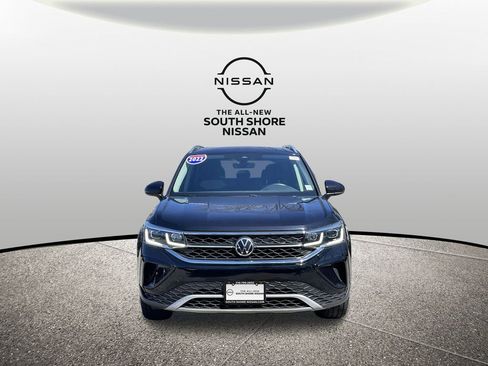 Used 2022 Volkswagen Taos SEL image 2