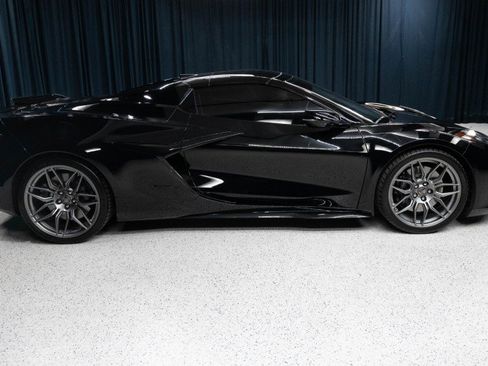Used 2024 Chevrolet Corvette Z06 RWD image 4