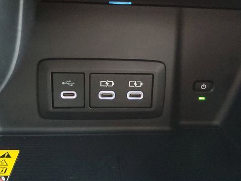 Used 2024 Toyota Venza Limited image 27