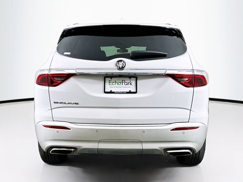 Used 2024 Buick Enclave Essence image 7