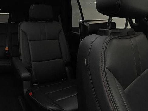 Used 2022 Chevrolet Tahoe RST w/ Luxury Package AWD/4WD image 32