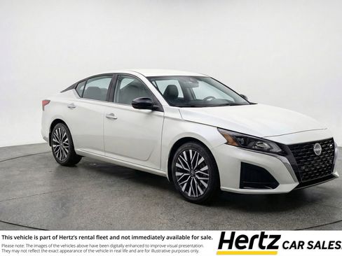 Used 2025 Nissan Altima 2.5 SV FWD image 1