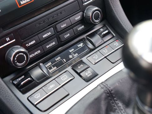 Used 2018 Porsche 718 Cayman Base image 22