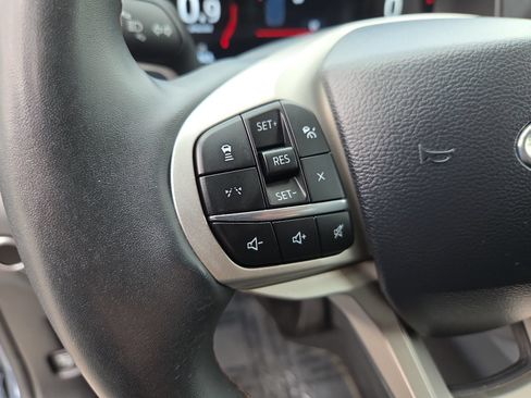 Used 2025 Ford Explorer Active AWD/4WD image 12
