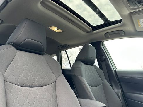 Used 2024 Toyota Corolla Cross LE w/ Moonroof Package image 17