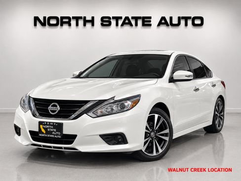 Used 2017 Nissan Altima 2.5 SV w/ Convenience Package FWD image 1