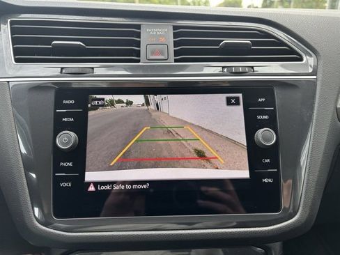 Used 2024 Volkswagen Tiguan SE image 17