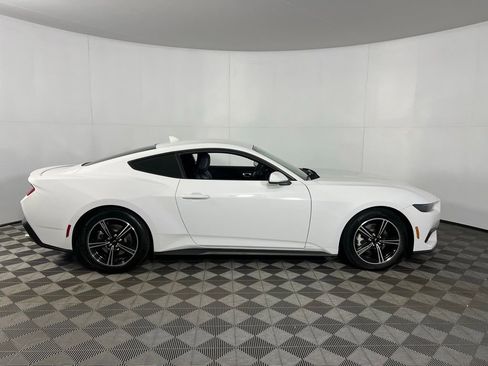 Used 2025 Ford Mustang Premium image 3