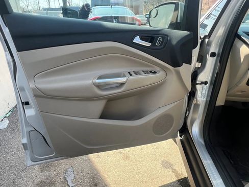 Used 2016 Ford C-MAX Energi SEL w/ Equipment Group 301A FWD image 21