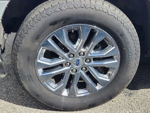 Used 2025 Ford F150 Lariat w/ Equipment Group 501A Mid image 4