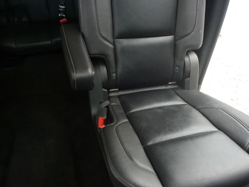 Used 2016 Chevrolet Suburban LT w/ Luxury Package RWD image 28