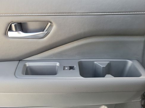 Certified 2025 Nissan Pathfinder SL FWD image 19