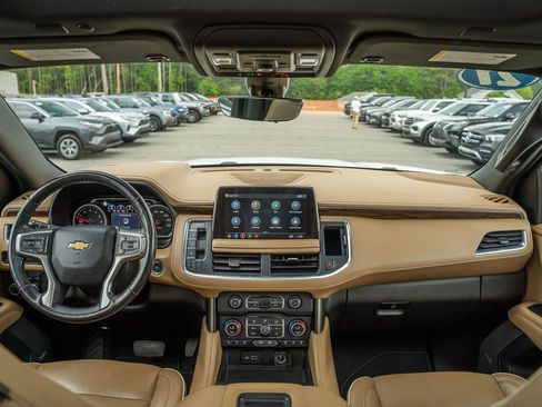 Used 2021 Chevrolet Suburban Premier w/ Premium Package RWD image 27