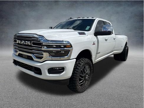 Used 2025 RAM 3500 Laramie AWD/4WD image 3