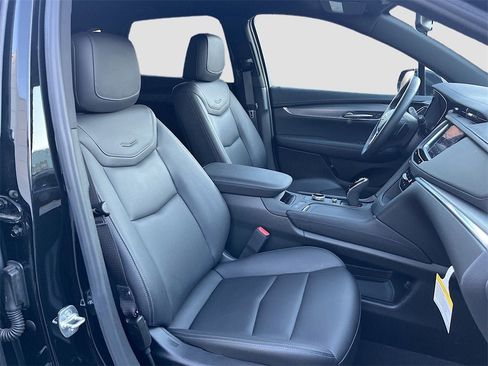 New 2025 Cadillac XT5 Luxury image 28