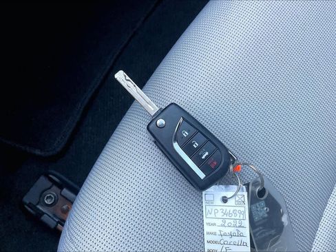 Used 2022 Toyota Corolla LE image 14