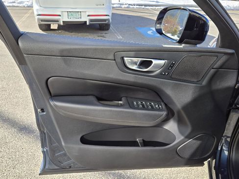 Used 2024 Volvo XC60 B5 Plus image 8