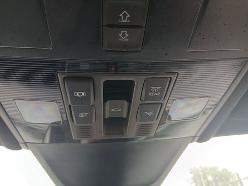 Used 2024 Volkswagen Tiguan SE R-Line FWD image 17