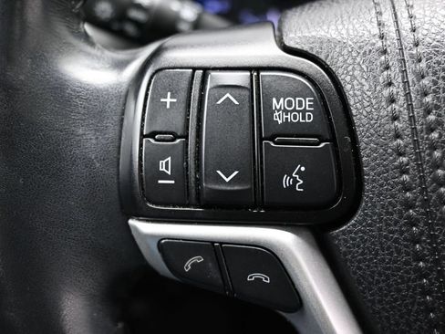 Used 2019 Toyota Highlander XLE AWD/4WD image 30