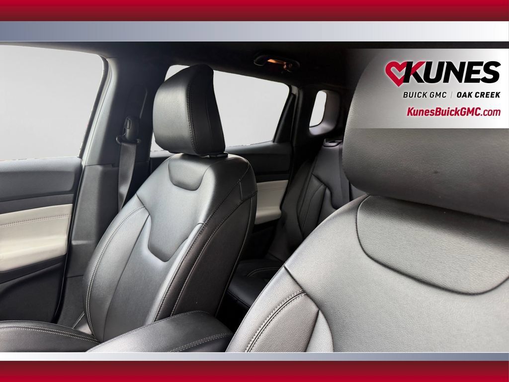 Used 2025 Jeep Compass Limited AWD/4WD image 23