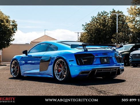 Used 2017 Audi R8 V10 w/ Carbon Exterior Package image 5