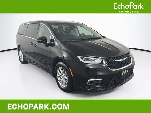 Used 2024 Chrysler Pacifica Touring-L FWD image 1