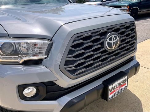Used 2021 Toyota Tacoma TRD Off-Road AWD/4WD image 34