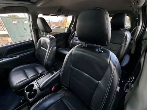 Used 2017 Toyota Sienna SE image 35