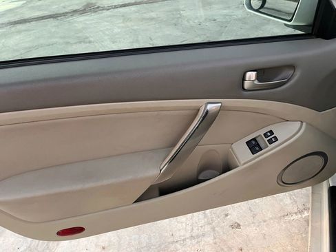 Used 2004 INFINITI G35 Coupe w/ Performance Tire & Wheel Pkg image 9