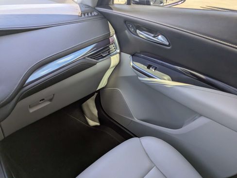 Certified 2023 Cadillac XT4 Luxury FWD image 12