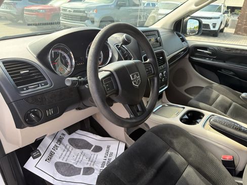 Used 2016 Dodge Grand Caravan SXT FWD image 15