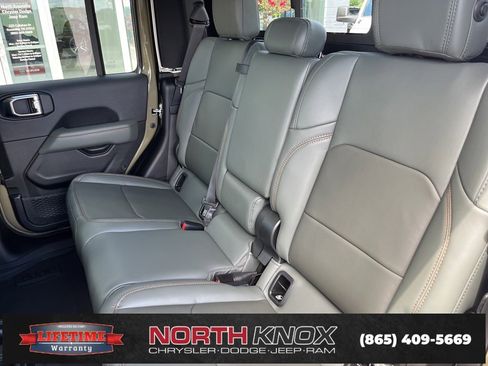 New 2025 Jeep Gladiator Mojave image 14