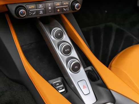 Used 2019 Ferrari Portofino image 6