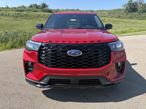 New 2026 Ford Explorer ST-Line w/ ST-Line Street Pack AWD/4WD image 8