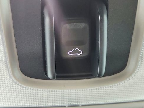 Used 2016 Volvo V60 T5 Cross Country image 37