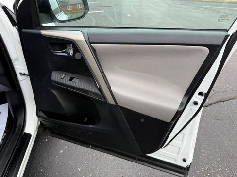 Used 2014 Toyota RAV4 XLE image 25