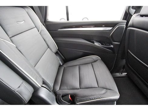 New 2026 Cadillac Escalade Luxury w/ LPO, Radiant Package image 11