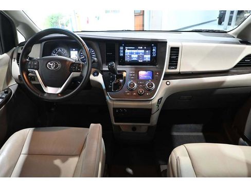 Used 2015 Toyota Sienna XLE w/ XLE Navigation Package FWD image 23