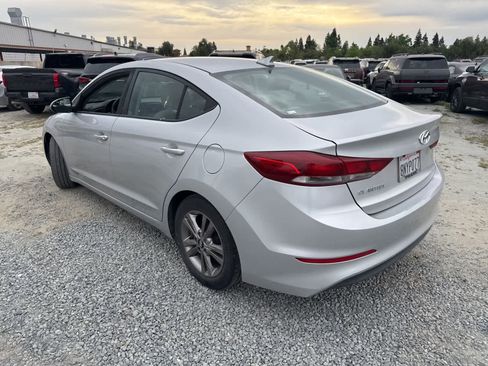 Used 2017 Hyundai Elantra SE image 7