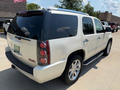 Used 2009 GMC Yukon Denali RWD image 7