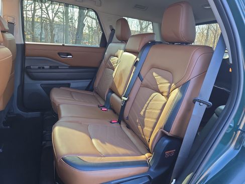 Used 2023 Nissan Pathfinder Platinum w/ Cargo Package image 29