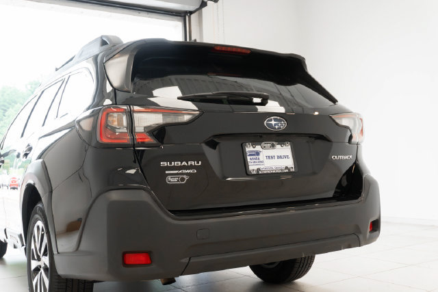 Used 2024 Subaru Outback Premium AWD/4WD image 8