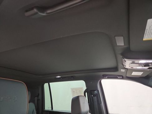 Used 2025 GMC Yukon XL AT4 w/ AT4 Premium Package AWD/4WD image 13
